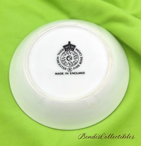 Vintage Royal Worcester.yellow Daffodils Alpine Flowers Trinket