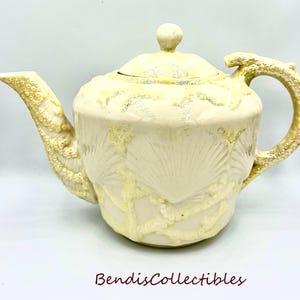 Tetera Belleek vintage con concha marina, marca 6.ª Green. Tetera irlandesa. @BendisCollectibles