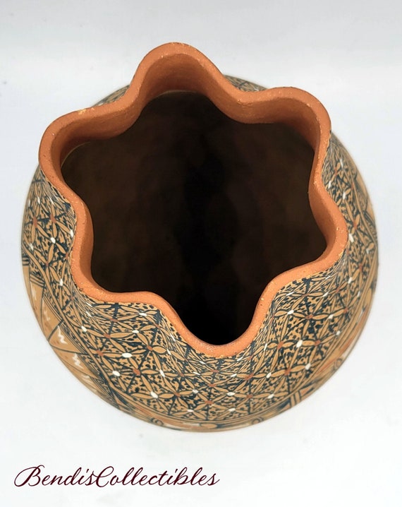 Vintage Native American Ben and Geraldine Toya. Jemez Pottery Vase