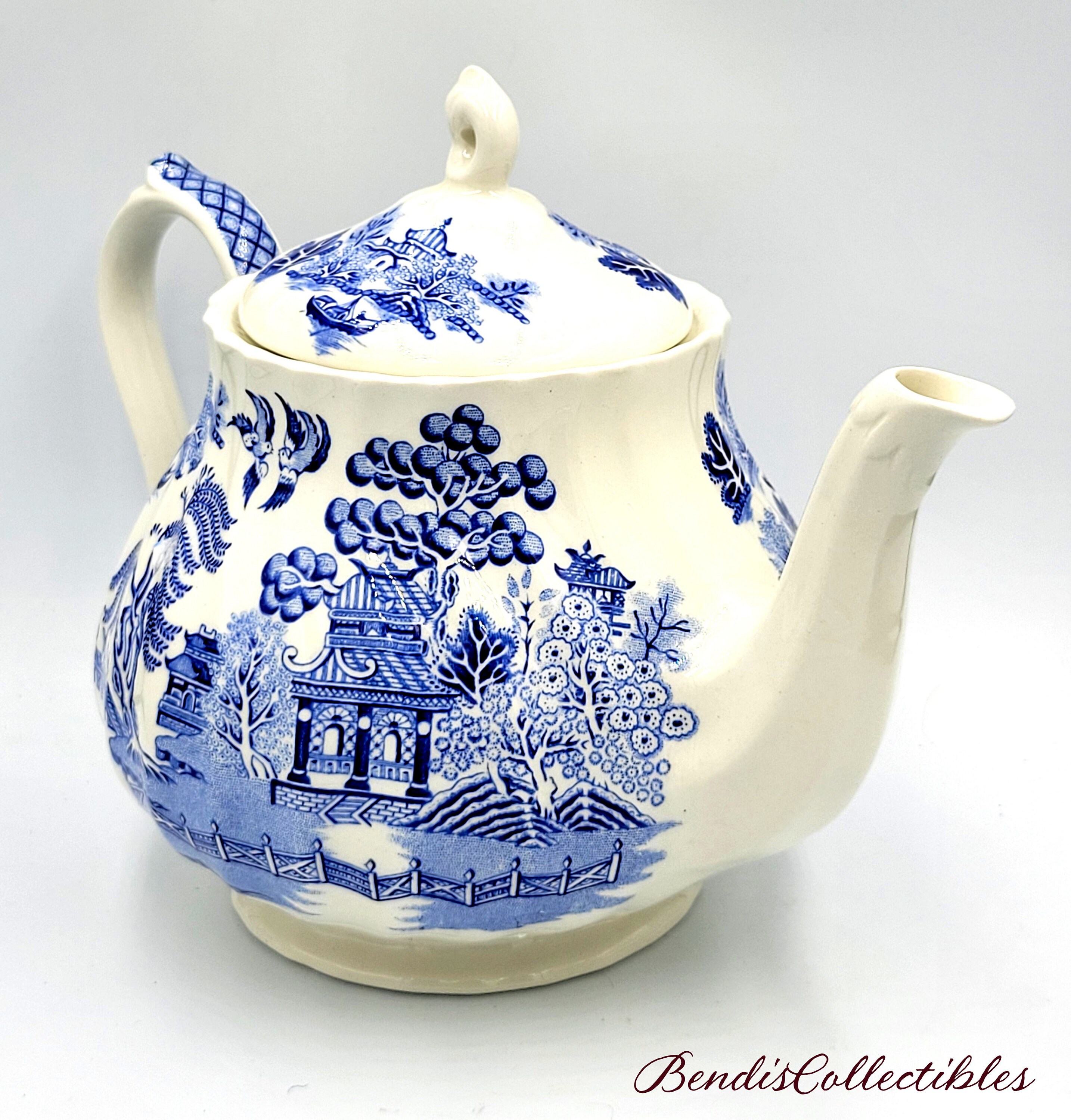 Vintage Sadler Blue Willow Teapot 1 Litre. England. bendiscollectibles