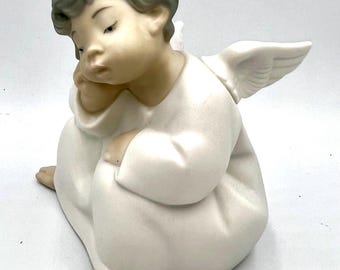 Vintage Lladro Sleeping Angel Cherub. # 4539 RETIRED Figurine