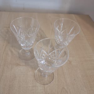 Zestaw małych kieliszków do wina/porto Royal Doulton Crystal – ręcznie ciętych, 10 cm, wzór z diamentami
