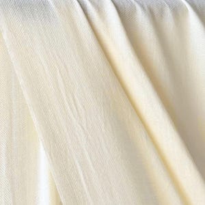 Tessuto in twill di lana merino tagliato su misura: 44" di larghezza, 110 GSM