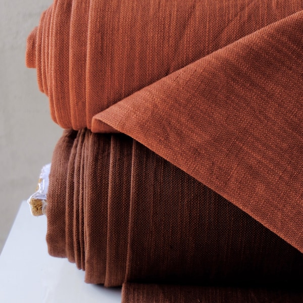 Tkanina z pokrzywy zwyczajnej tkana ręcznie: tkanina barwiona roślinnie, szerokość 50 cali, gramatura 320 g/m²