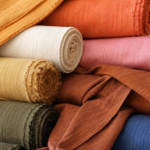 Tela de ortiga tejida a mano: textil teñido con plantas, 127 cm de ancho, 320 g/m²