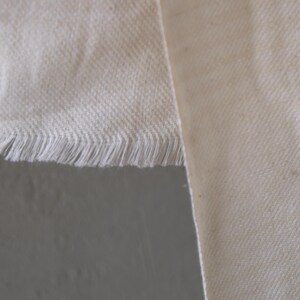 Handwoven Kala Cotton Fabric - 2/2 Twill Weave | 45" Wide | 230 GSM Bild 2