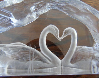 Dartington Lead Crystal Embracing Swans paperweight, forming a heart. Signed , Made in 1980s. In lovely condition would grace any display.