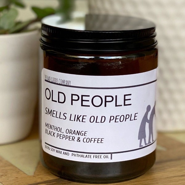 Old People Candle, ruikt naar oude mensen (bengay, sinaasappel, koffie en specerijen)