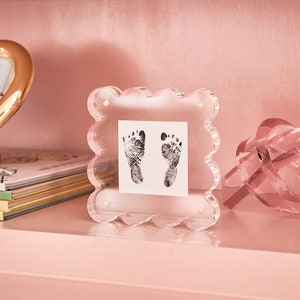 Square Scalloped Acrylic Frame-Clear