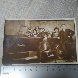 Carte postale CPA post card sépia voiture automobile camionnette Peugeot 1900 famille ww2 - Old postcard post card sepia car car van family