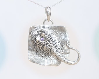 Stunning Stingray Silver Pendant with Cubic Zirconia - Handcrafted Ocean-inspired Jewelry
