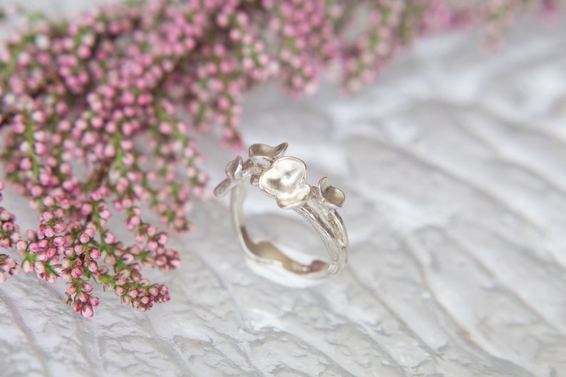 Sierlijke bloesem zilveren ring Op de natuur geïnspireerde handgemaakte sieraden afbeelding 6