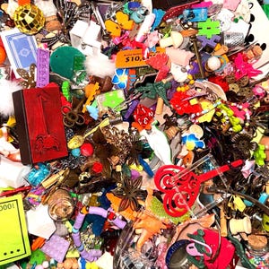 Cute Mystery Trinket Confetti Scoops: Mini Charms, Crystals, Crow Core,tiny treasures, mini Crafts,shelf trinkets, kids,ren faire,grab bag