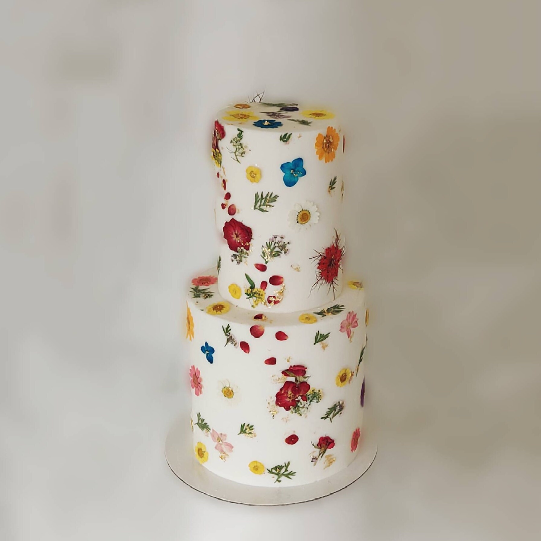 Fake Wedding Cakes. Wedding Cake with Dried Flowers . Imitation Wedding