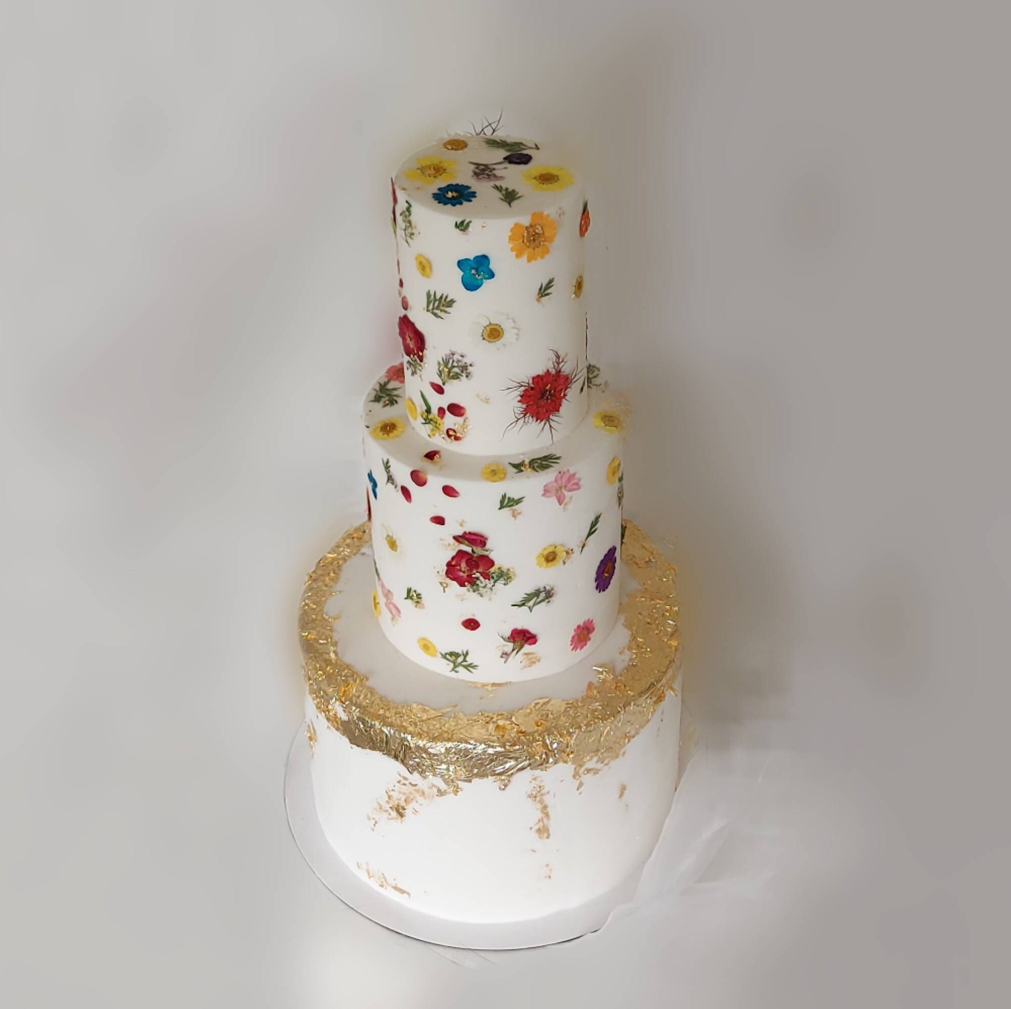 Fake Wedding Cakes. Wedding Cake with Dried Flowers . Imitation Wedding