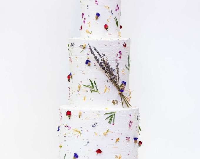 Fake Wedding Cakes. Wedding Cake with Dried Flowers . Imitation Wedding Cake.