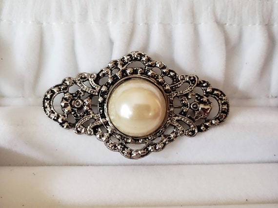 Vintage 1980s Faux Marcasite and Pearl Brooch - image 2