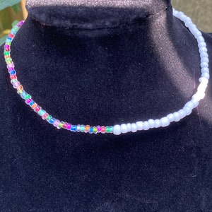 Simple multi-colored and white glass bead choker