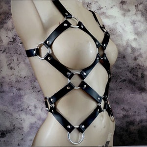 Patrón de arnés de cuero para el pecho: Plantilla ajustable para cosplay (Descarga PDF)