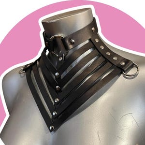 Wzór na skórzany naszyjnik z motywem pajęczej sieci – szablon DIY na gotycki cosplay (pdf, svg, dxf)