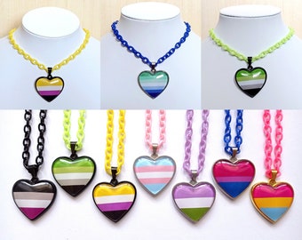 Banderas del Orgullo corazón L LGBTQ+ Collares 34 banderas diferentes joyería de vidrio