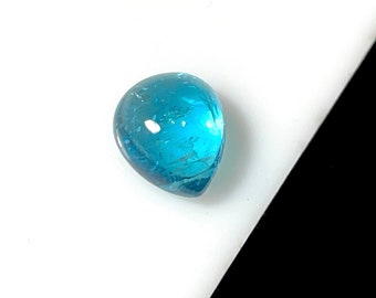 Cabochão de apatita Tamanho da pêra•9x10,50mm• Apatita Paraiba Qualidade AAA • Cor azul • Cabochão de pêra de apatita neon natural Brilho incrível 4,75cts,