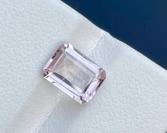 Naturalny turmalin ośmiokątny, fasetowany turmalin z Afryki do biżuterii. 1,39 ct • Biały, różowy turmalin • fasetowany ośmiokątny. 6 x 8 mm