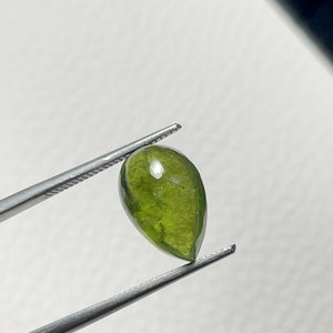 Peridot Cabochon Pear. Amazing Peridot Cabochon.AAA PERIDOT CABS, Natural Peridot Pear .Peridot Cabs. • 5.70Cts • 8x13mm •
