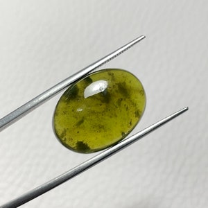 Peridot Cabochon Oval Edelstein, erstaunliche Peridot Cabochon Edelstein, natürliche Peridot Oval.Peridot Cabs. • 21.Cts • 15x21mm •