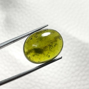 Peridot Cabochon Oval Gemstone, Amazing Peridot Cabochon.AAA PERIDOT CABS, Natural Peridot Oval.Peridot Cabs. • 14.50Cts • 13x17mm •