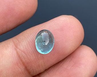 Pierre Apatite Bleu Néon Du Brésil, 1.51 Carats, Ovale, Taille Très Bonne, Naturelle