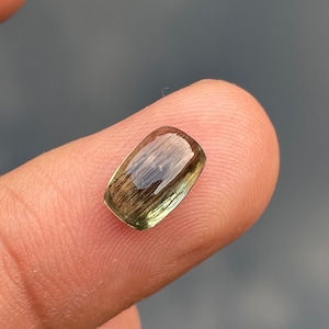 Peridot Rutile Cushion Cabochon, aaa peridot. UNIQUE PERIDOT RUTILE Rare Quality. Natural Peridot Gemstone, 2cts size 5.70x9mm