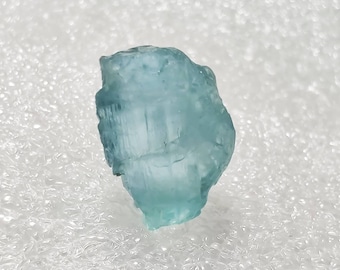 バイカラーアクアマリン　結晶　原石　ナイジェリア産 未加工アクアマリン結晶：ナイジェリア産ブルーアクアマリン、天然結晶