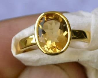 Gold ring 2024 with yellow sapphire