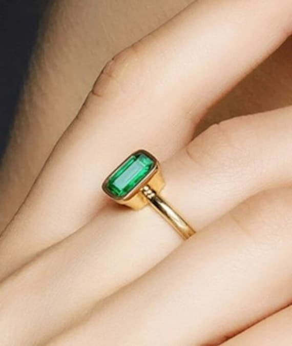 Lab Emerald Men's Two Lane ring - 14K Yellow Gold |JewelsForMe