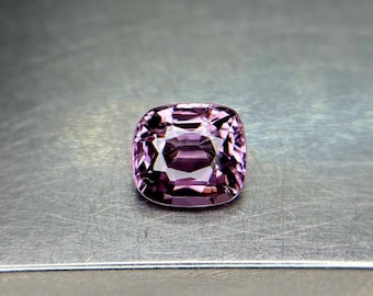 Natuurlijke roze spinel: 1,05 CT kussengeslepen edelsteen