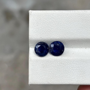 2.35 CT Royal Blue Sapphire Pair: 6mm Round Cut Gemstones