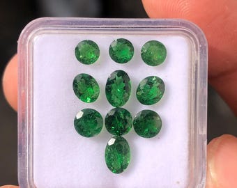Paire De Tsavorites Naturelles Ovales Vertes - 18 Carats Environ, Qualité Excellente, Non Traitées, D'Inde