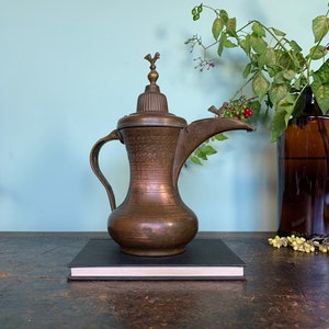 Vintage Middle Eastern Dallah Arabic Copper Coffee Pot | Dallah