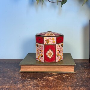 Vintage Tea Tin Walters Palm Toffee Hinged Lid Octogon Floral Container | Maden in England E-3