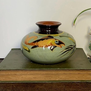 Vintage hand painted orange fish vase 2k-3