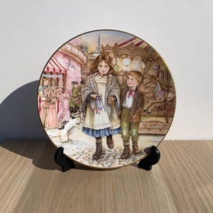 Vintage Fairground Magic Christmas Plate Old Wall Hanging Plate Old Collectors Plate Royal Worcester Plate  E-28