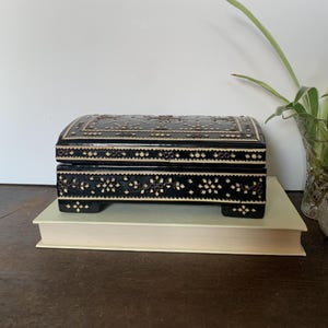 Vintage Myanmar Burma Black White Lacquered Traditional Covered Box 2k-3