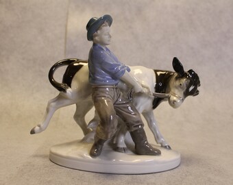 LIPPELSDORF Boy with a cow East German GDR Thüringen man pulling a COW figurine 6.75" H X 8.75" W