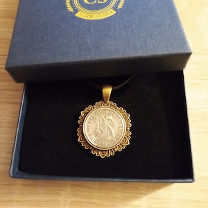 Halsband mit Anhänger und Münze Republica Portuguesa 1965