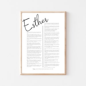 Puede incluir: Un póster imprimible con el nombre "Esther" en una fuente cursiva en la parte superior. El póster presenta el texto del Libro de Esther de la Biblia en texto negro sobre un fondo blanco.