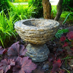 Handgemachte Gneis Stein Garten Vogeltränke: Rustikale Outdoor Dekoration