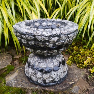 Handgefertigte Stein Vogeltränke: Granit & Basalt Garten Decor