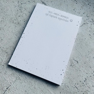 Anteckningsblock, post-it-lappar, svartvit blomma, A6, egen produktion, affärsgåva