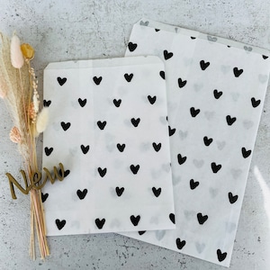 Paper bag hearts white/black